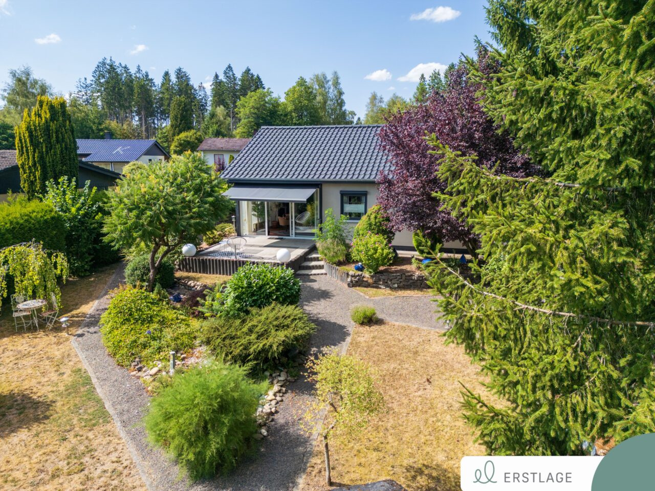 WO DER GARTEN ZUM WOHNZIMMER WIRD – IDYLLE IN DER WALDSIEDLUNG