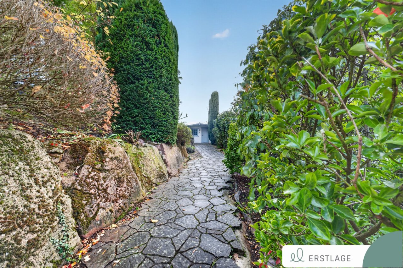 Gartenweg zum Gartenhaus