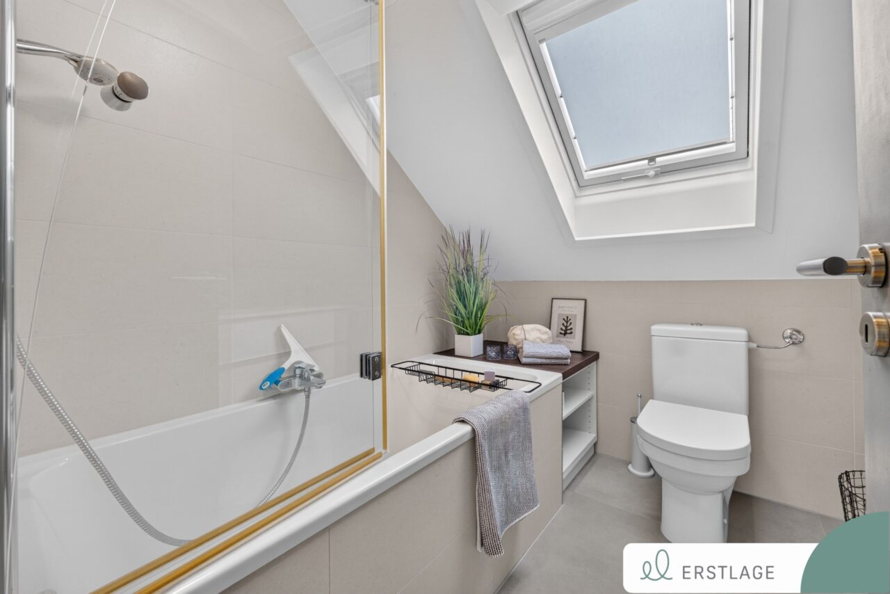 Badezimmer mit Badewanne