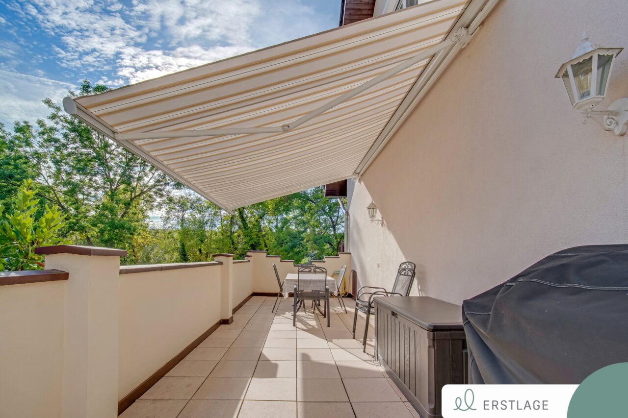 Terrasse mit einer Markise